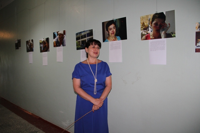 У приміщенні комунального закладу Чаплинської селищної ради «Чаплинський культурно-мистецький Центр» проходить фотовиставка «Крим. Спротив»
